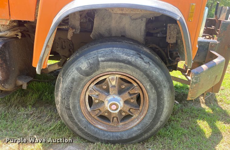 image for item JA9181 1988 Ford LT8000  dump truck