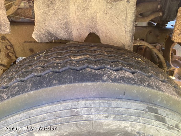 image for item JA9181 1988 Ford LT8000  dump truck