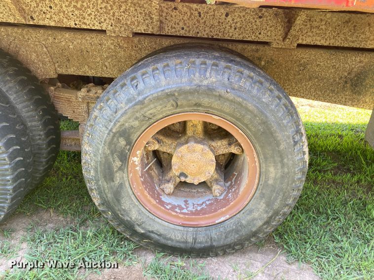 image for item JA9181 1988 Ford LT8000  dump truck