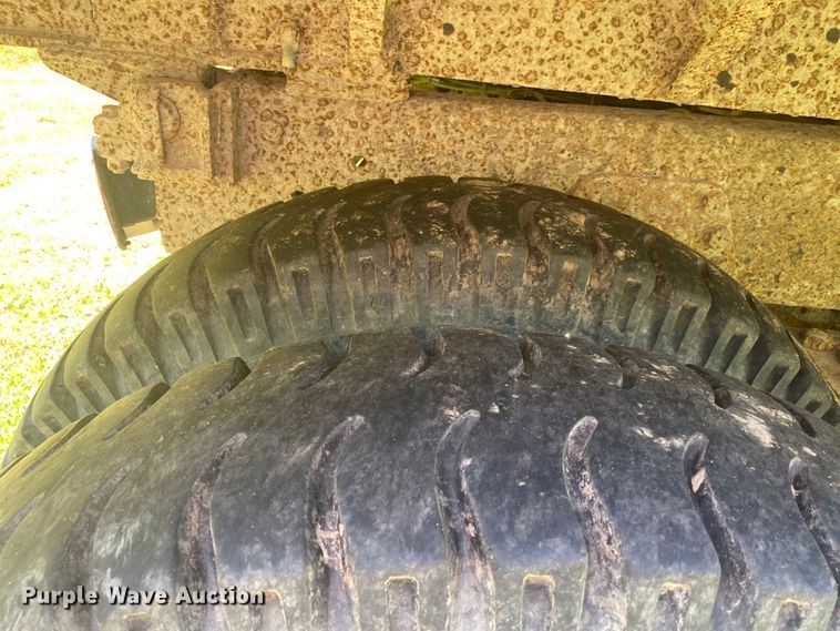 image for item JA9181 1988 Ford LT8000  dump truck