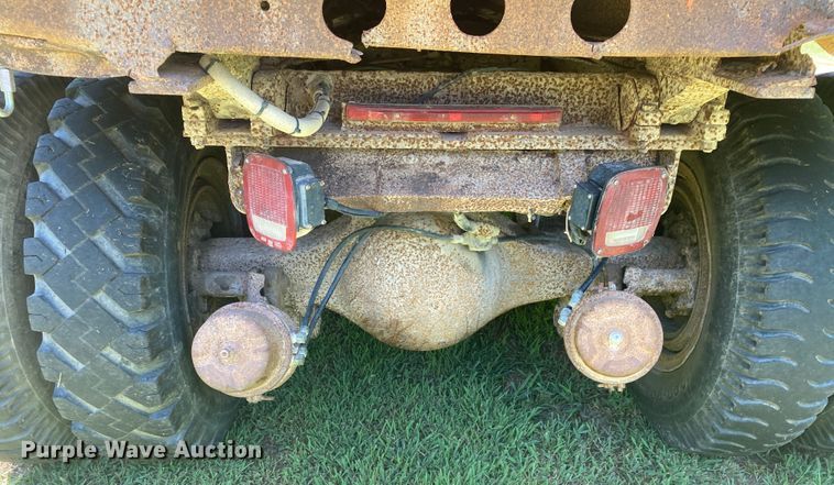 image for item JA9181 1988 Ford LT8000  dump truck