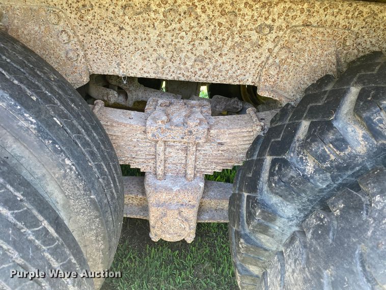 image for item JA9181 1988 Ford LT8000  dump truck