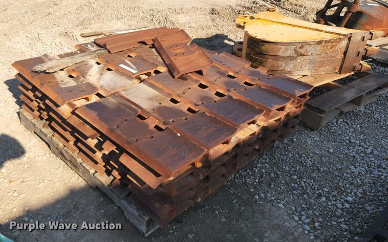 image for item JB9038 Caterpillar D6T  track pads