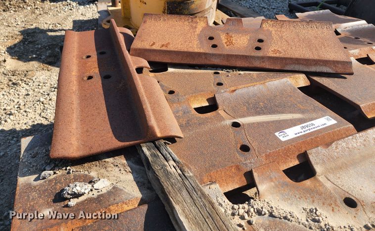 image for item JB9038 Caterpillar D6T  track pads