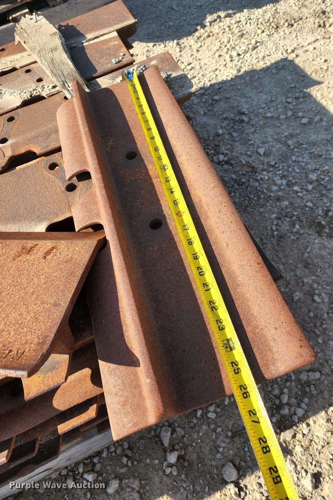 image for item JB9038 Caterpillar D6T  track pads