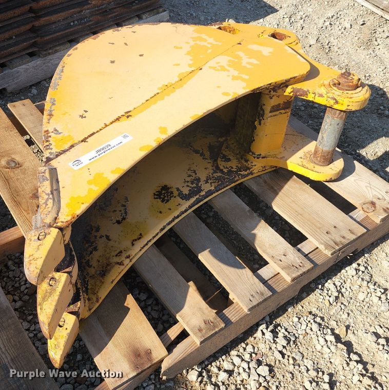 image for item JB9039 John Deere 310  12" W backhoe bucket