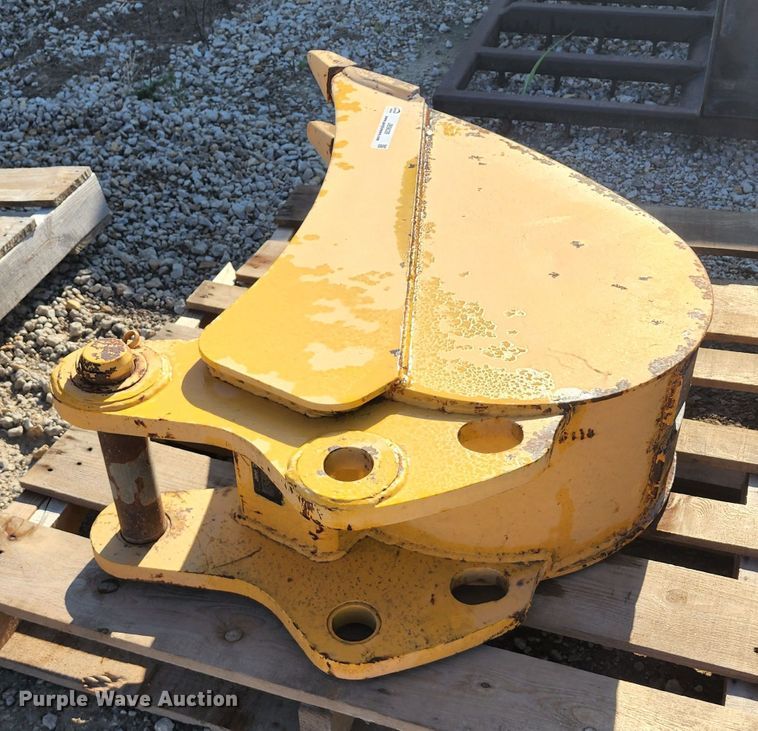 image for item JB9039 John Deere 310  12" W backhoe bucket