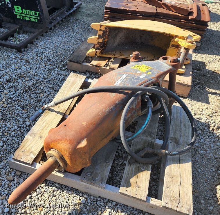 image for item JB9040 Bobcat  breaker