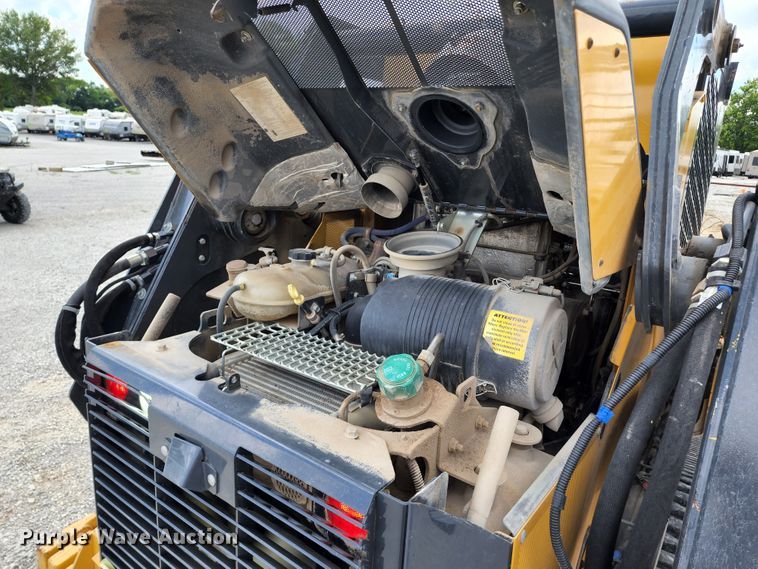 image for item JB9069 2018 John Deere 333G  tracked skid steer loader