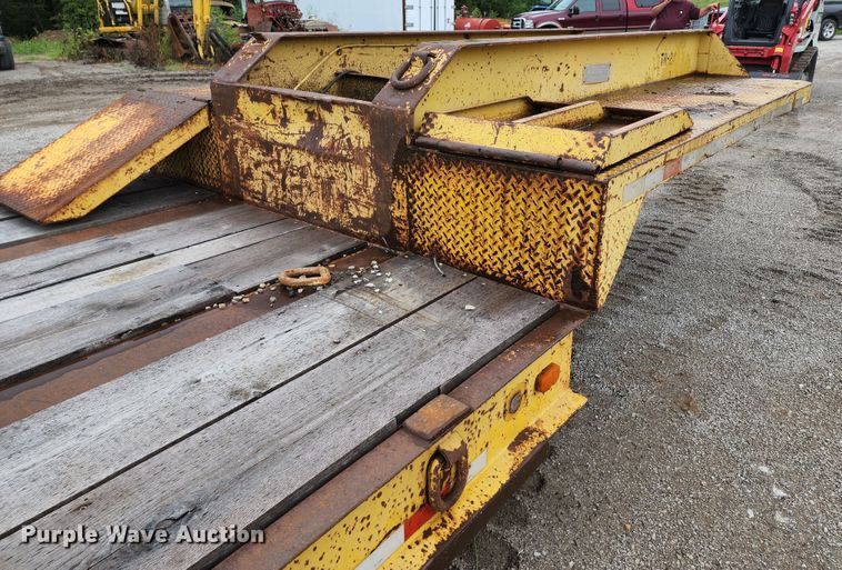 image for item JB9088 1978 Vulcan  drop deck equipment trailer