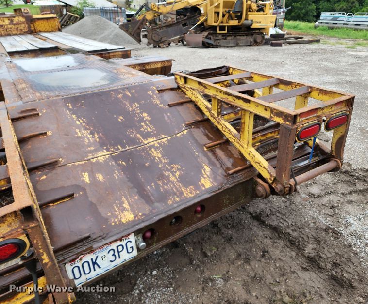 image for item JB9088 1978 Vulcan  drop deck equipment trailer