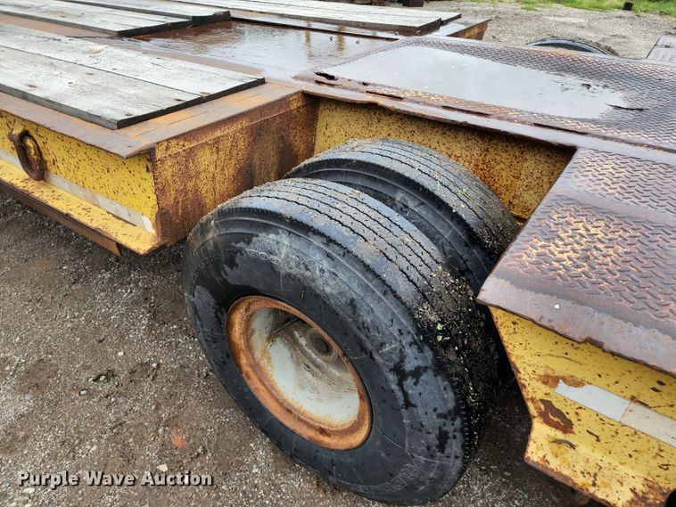 image for item JB9088 1978 Vulcan  drop deck equipment trailer