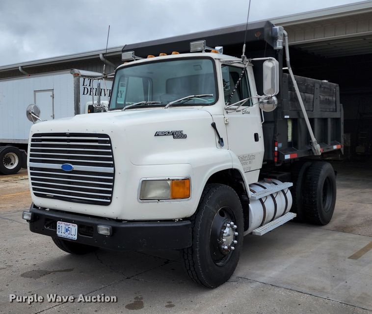 image for item JB9091 1993 Ford L9000  dump truck