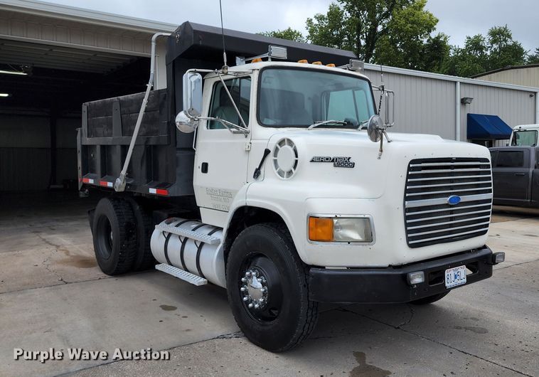 image for item JB9091 1993 Ford L9000  dump truck