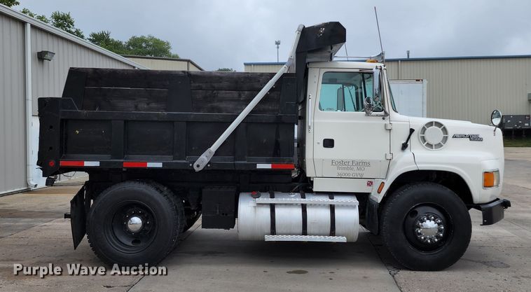 image for item JB9091 1993 Ford L9000  dump truck