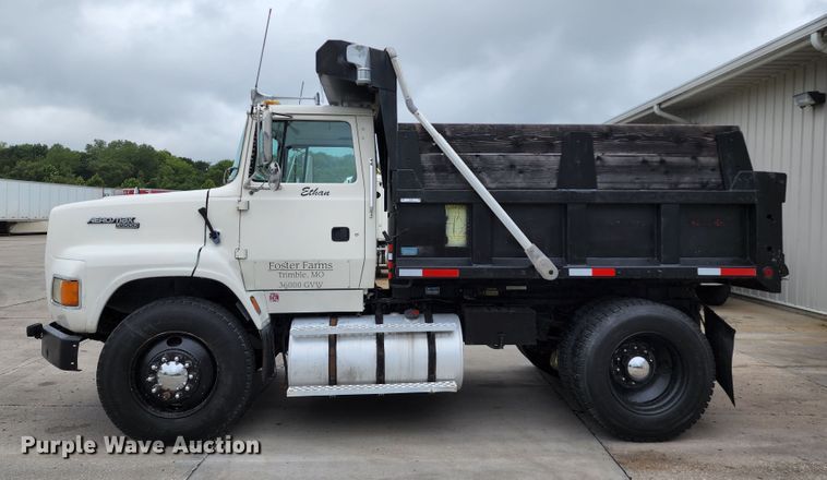 image for item JB9091 1993 Ford L9000  dump truck