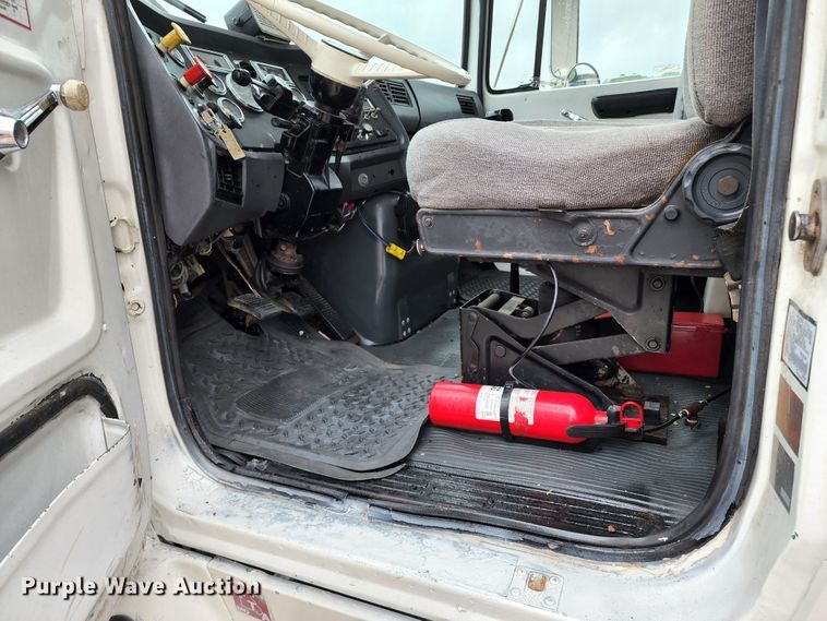 image for item JB9091 1993 Ford L9000  dump truck