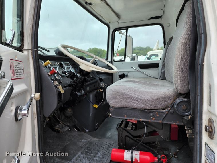 image for item JB9091 1993 Ford L9000  dump truck