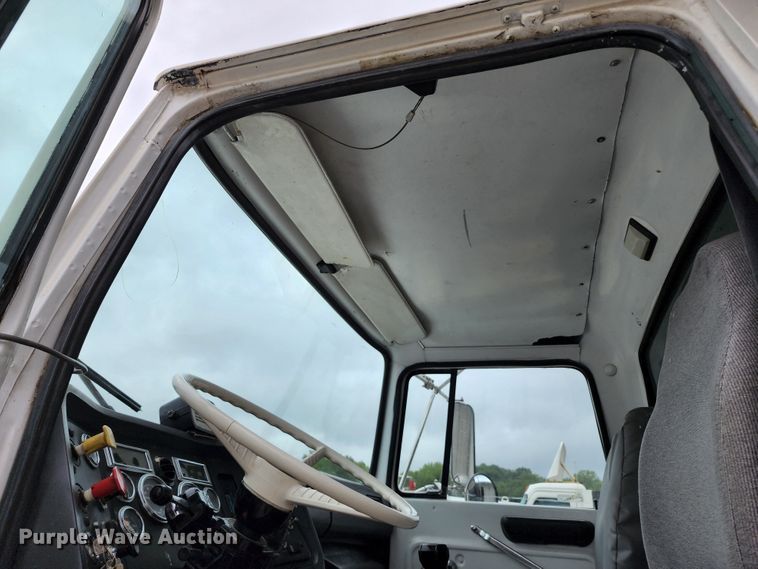 image for item JB9091 1993 Ford L9000  dump truck