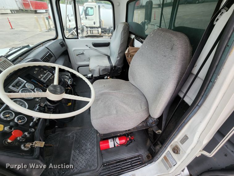 image for item JB9091 1993 Ford L9000  dump truck