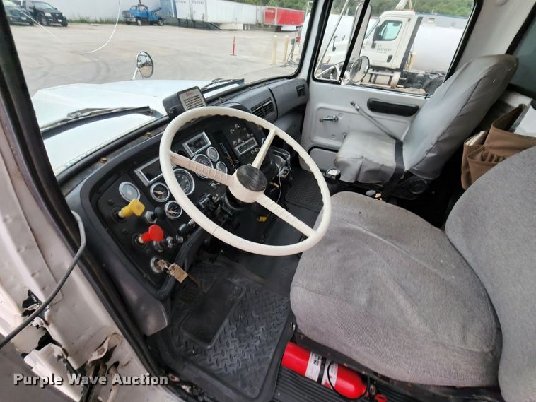 image for item JB9091 1993 Ford L9000  dump truck