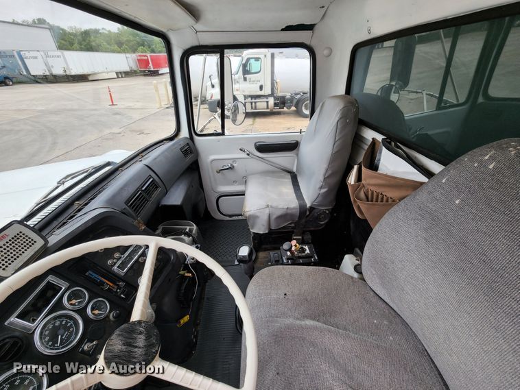 image for item JB9091 1993 Ford L9000  dump truck