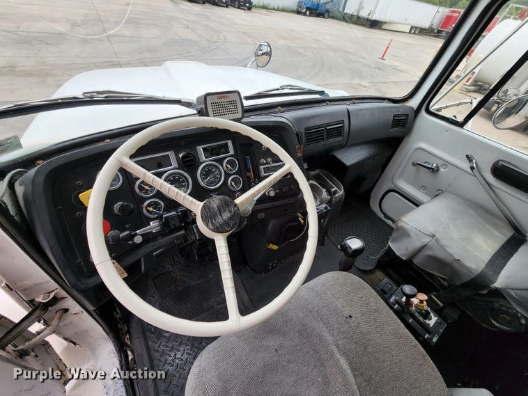 image for item JB9091 1993 Ford L9000  dump truck