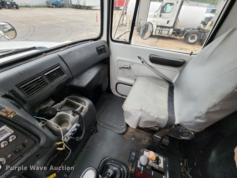 image for item JB9091 1993 Ford L9000  dump truck