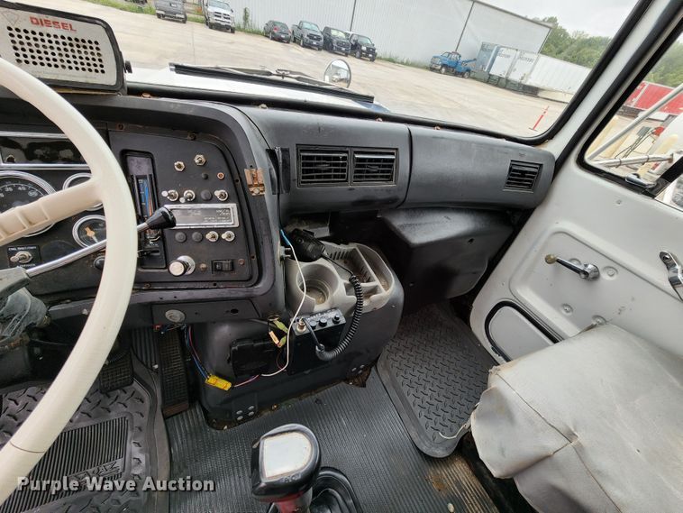 image for item JB9091 1993 Ford L9000  dump truck