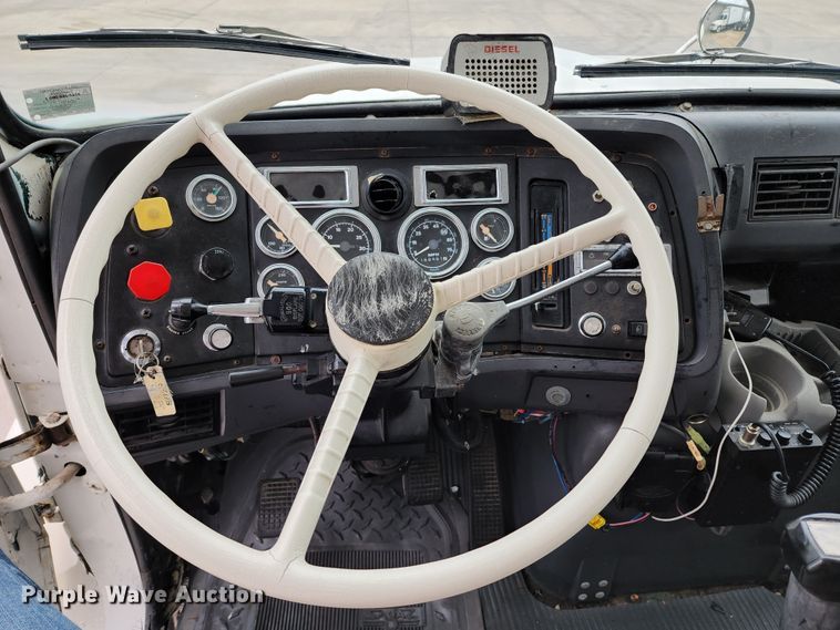 image for item JB9091 1993 Ford L9000  dump truck