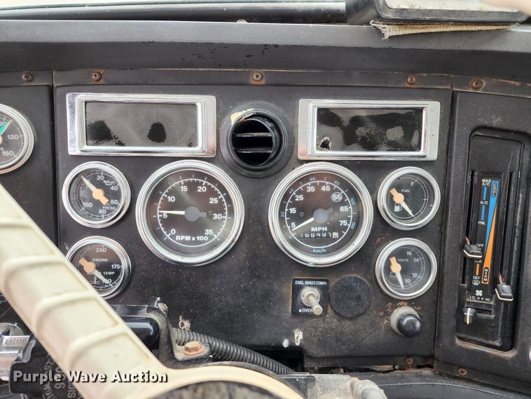 image for item JB9091 1993 Ford L9000  dump truck