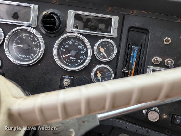 image for item JB9091 1993 Ford L9000  dump truck