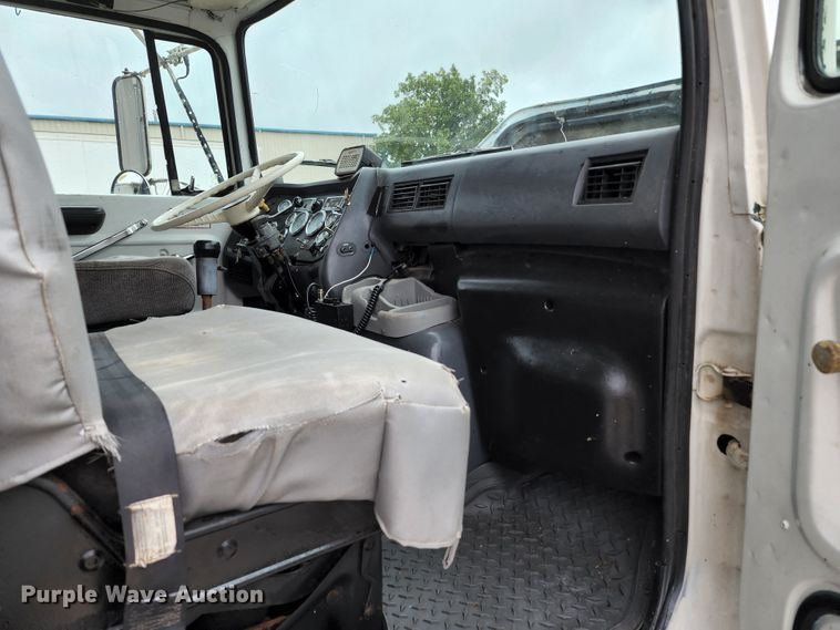 image for item JB9091 1993 Ford L9000  dump truck