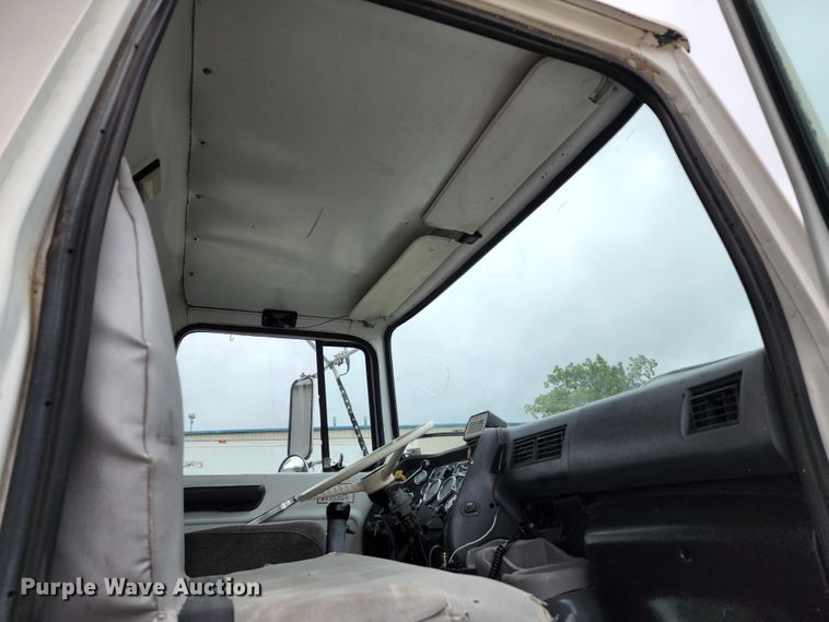 image for item JB9091 1993 Ford L9000  dump truck