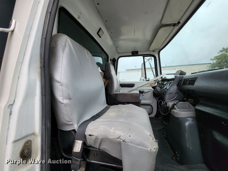 image for item JB9091 1993 Ford L9000  dump truck