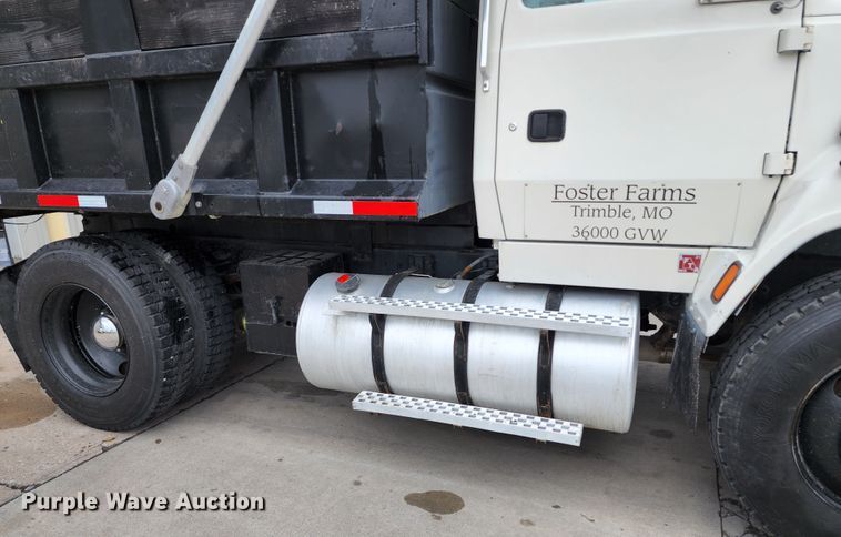 image for item JB9091 1993 Ford L9000  dump truck