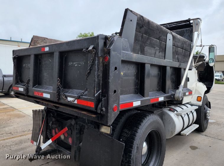 image for item JB9091 1993 Ford L9000  dump truck