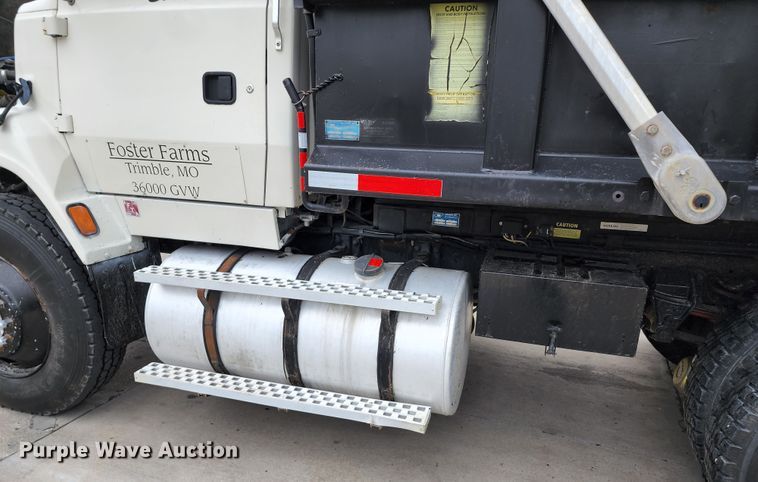 image for item JB9091 1993 Ford L9000  dump truck