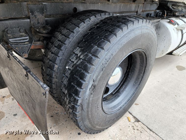 image for item JB9091 1993 Ford L9000  dump truck