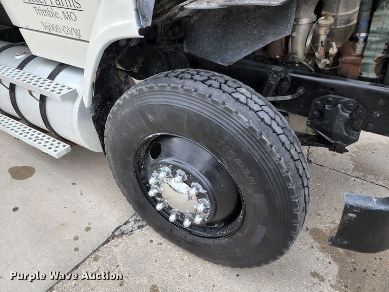 image for item JB9091 1993 Ford L9000  dump truck