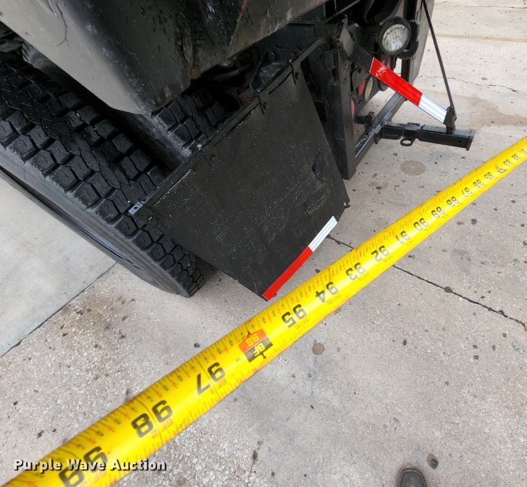 image for item JB9091 1993 Ford L9000  dump truck