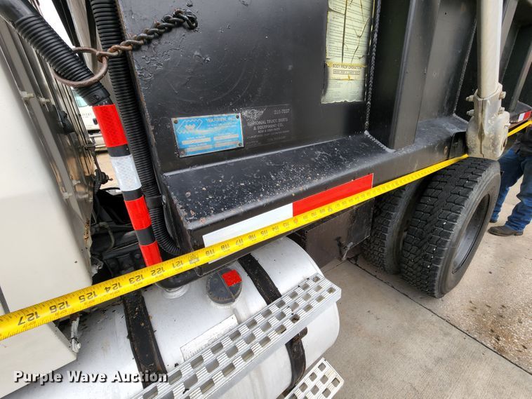 image for item JB9091 1993 Ford L9000  dump truck