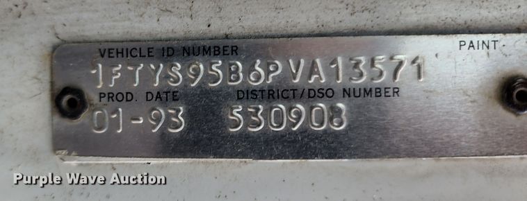 image for item JB9091 1993 Ford L9000  dump truck