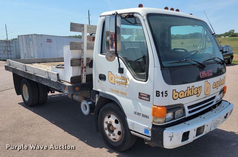 image for item JC9668 2003 GMC W4500  flatbed truck