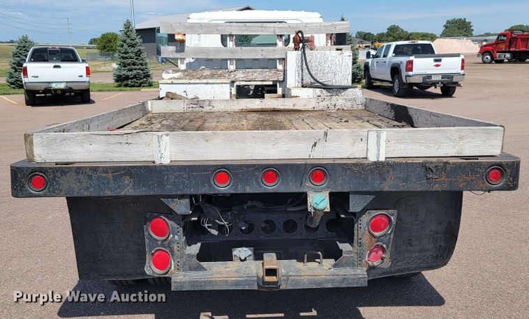 image for item JC9668 2003 GMC W4500  flatbed truck