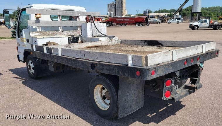 image for item JC9668 2003 GMC W4500  flatbed truck