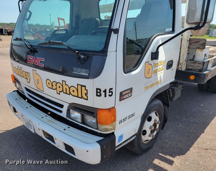 image for item JC9668 2003 GMC W4500  flatbed truck