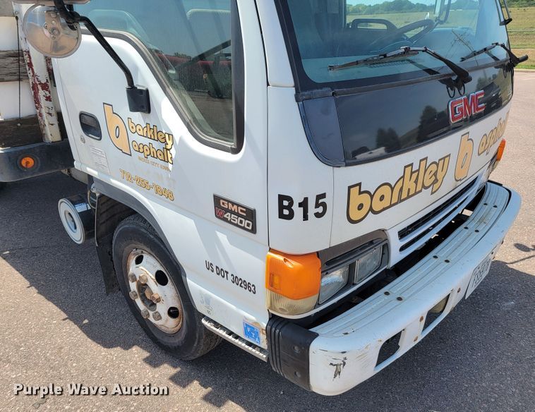 image for item JC9668 2003 GMC W4500  flatbed truck