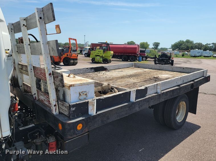 image for item JC9668 2003 GMC W4500  flatbed truck