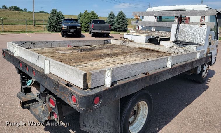 image for item JC9668 2003 GMC W4500  flatbed truck